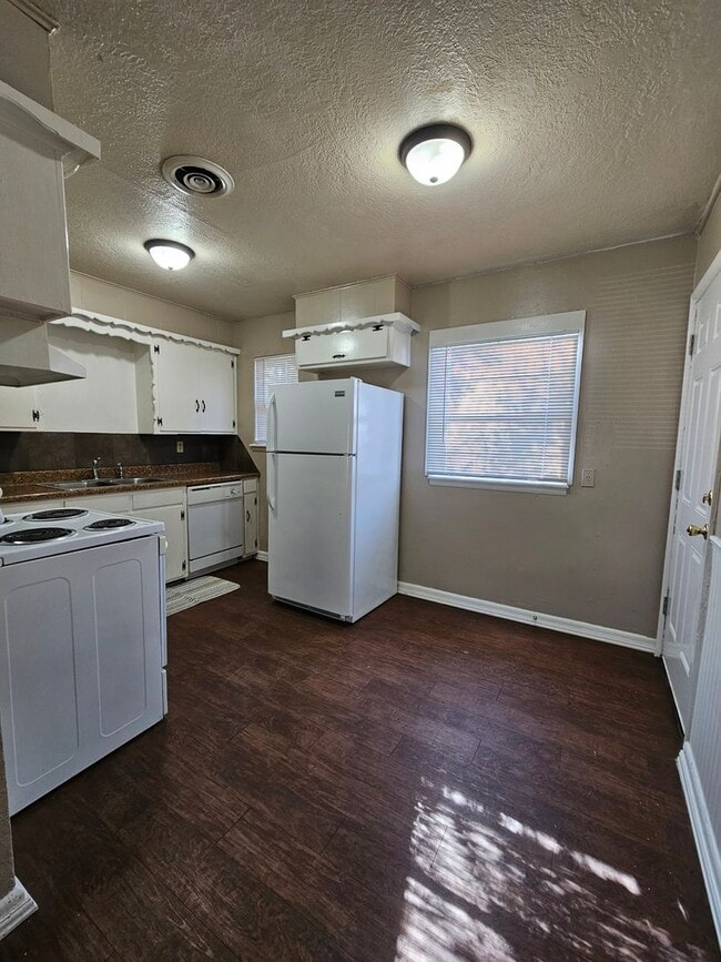 Building Photo - (3) Bed/(1) Bath in Core Norman! Pet Negotiable!