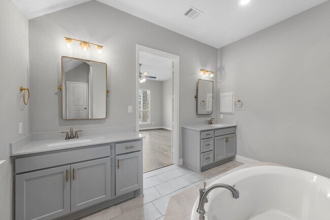 Building Photo - 4014 Emerson Cove Dr