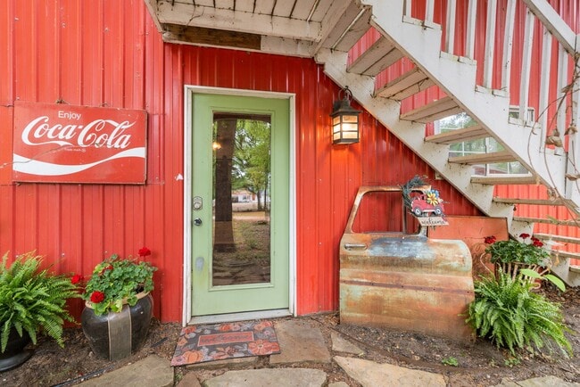 Building Photo - 15058 Lake Paula Dr