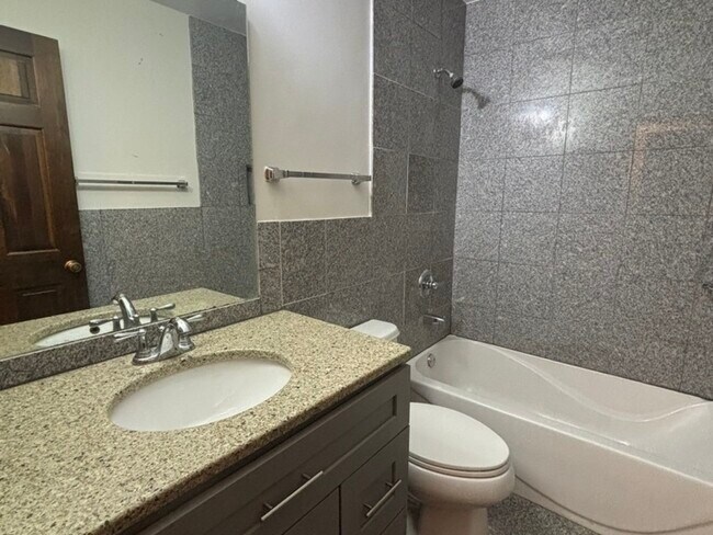 Building Photo - 4080 N Parkside Dr