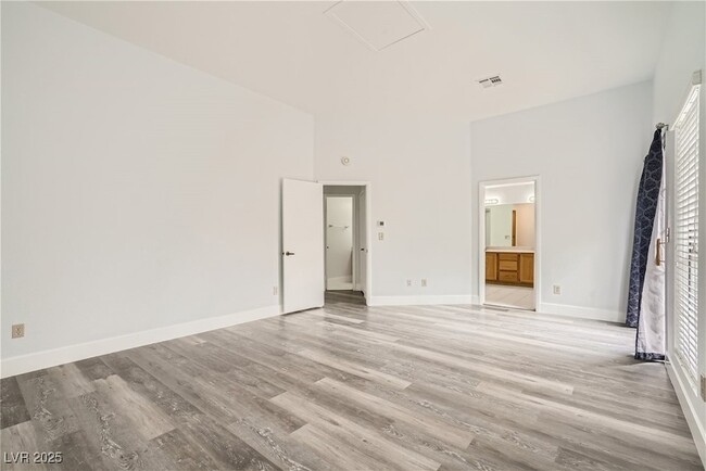 Building Photo - 4844 Maryvale Dr