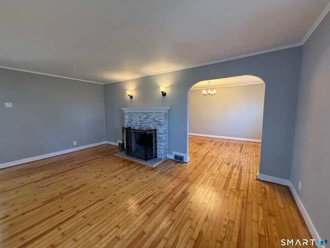 Building Photo - 31 Waterbury Rd