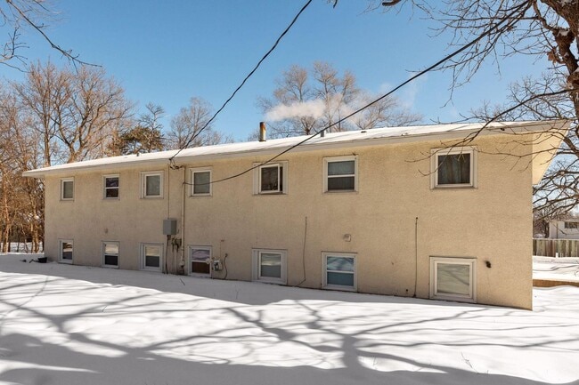 Building Photo - Updated 2 Bedroom with Hardwood Floors!