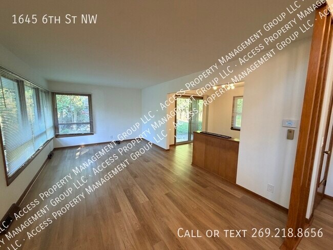 Building Photo - 1645 6th St NW