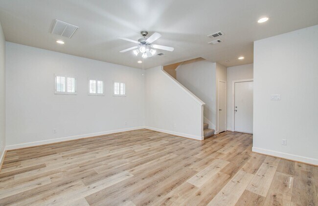 Building Photo - 624 E 39th St