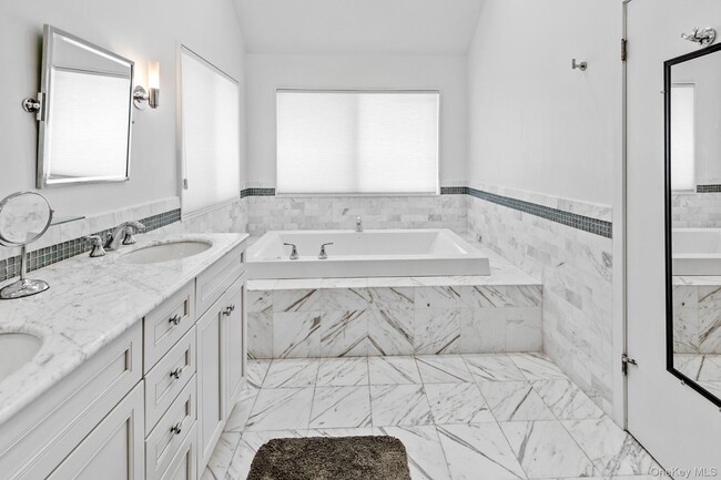 Building Photo - 34 Park Cir