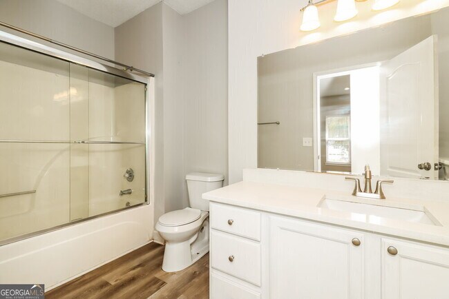 Building Photo - 4048 Golfview Ct