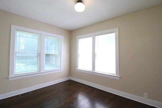 Building Photo - 1412 W 51 St