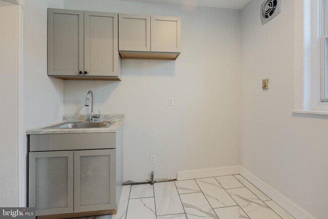 Building Photo - 2661 N Douglas St