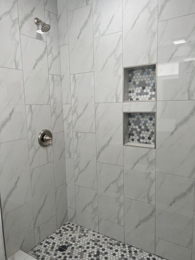 Building Photo - 530 N Orlando Ave