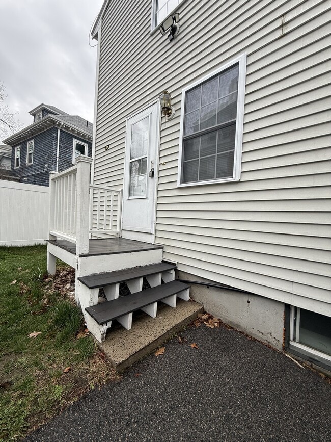 Building Photo - 5 Kensington Park