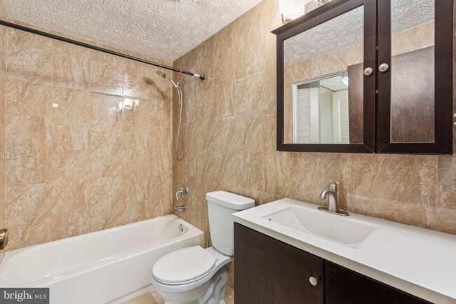 Building Photo - 8277 Crestmont Cir