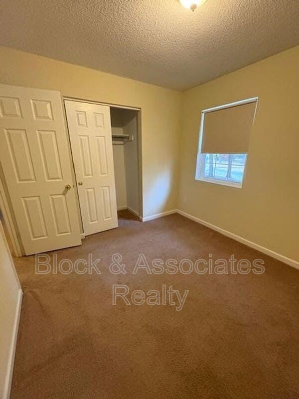 Building Photo - 1542 Thornsdale Dr