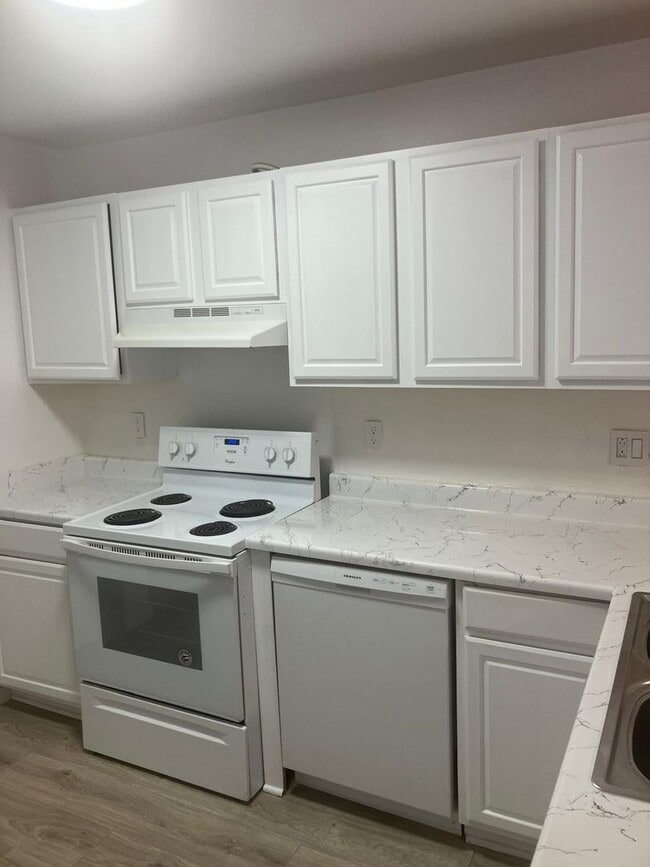Building Photo - Spacious Renovated 3 bedroom/2 bath townhome in Paradise Hills! Move in Ready! $3,095 MOVE IN SPE...