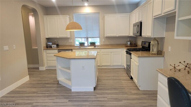 Building Photo - 10580 Olympic Pine Dr