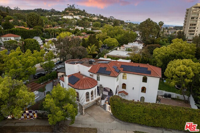 Building Photo - 2240 Hillhurst Ave
