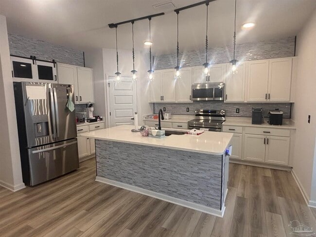 Building Photo - 6630 Sun Tree Cir