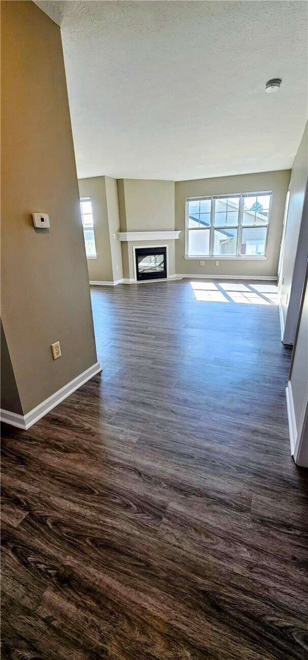 Building Photo - 1609 Hill Park Ct