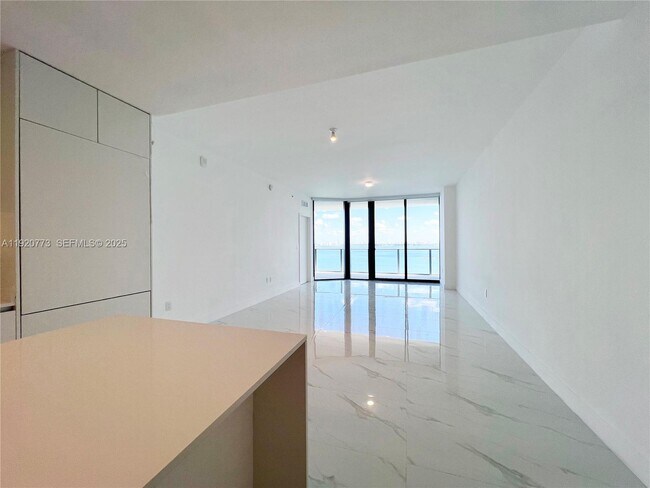 Building Photo - 700 NE 24th St