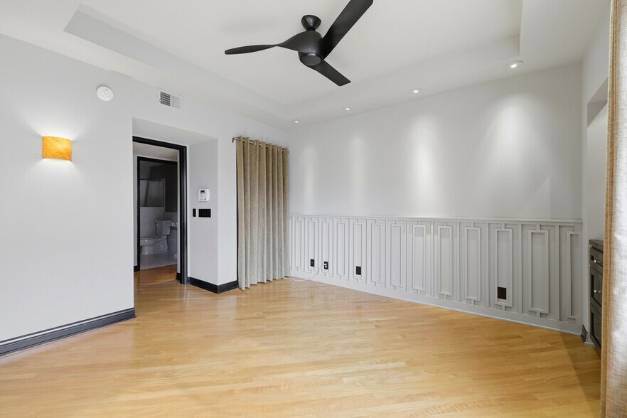 Building Photo - 14960 Dickens St