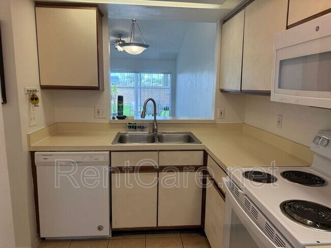 Building Photo - 1239 Lucaya Cir