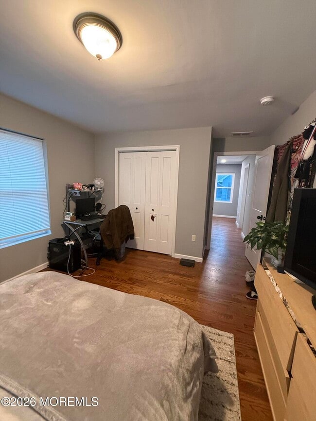 Building Photo - 591 Vernon St