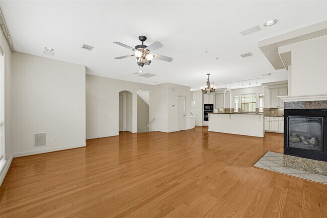 Building Photo - 2414 Calumet St