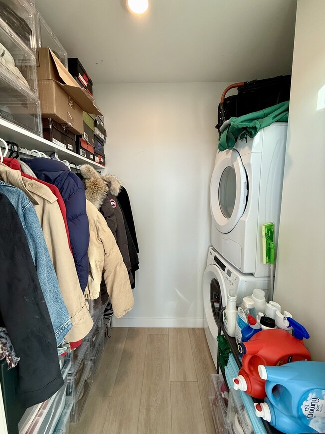 Building Photo - 1101 W Van Buren St