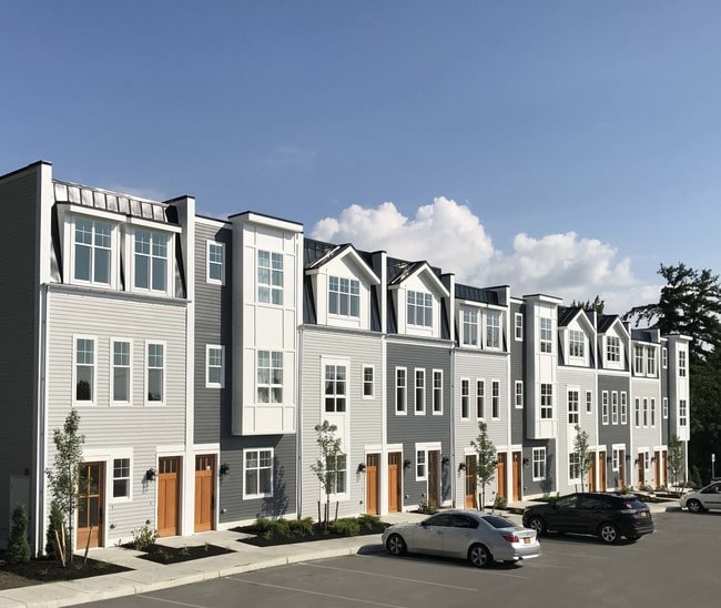 Building Photo - The Woods at Bayview
