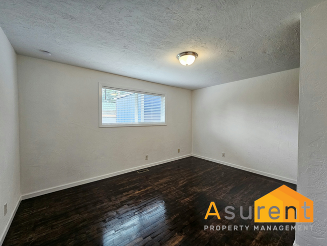 Building Photo - Newly Remodeled 3 Bedroom- 2 Full Bathroom...