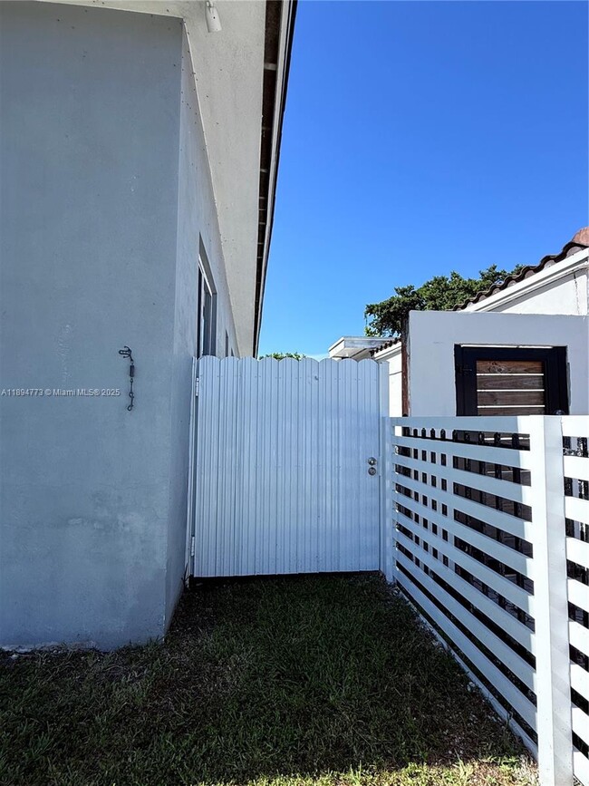 Building Photo - 3341 NW 18th Terrace