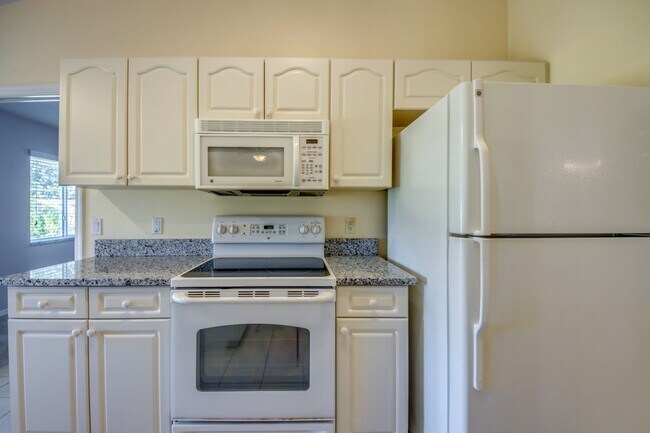 Building Photo - COMING SOON! 3 bedroom 2 bathroom single f...