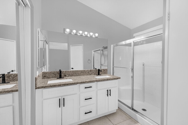 Building Photo - 44295 Las Vistas Dr