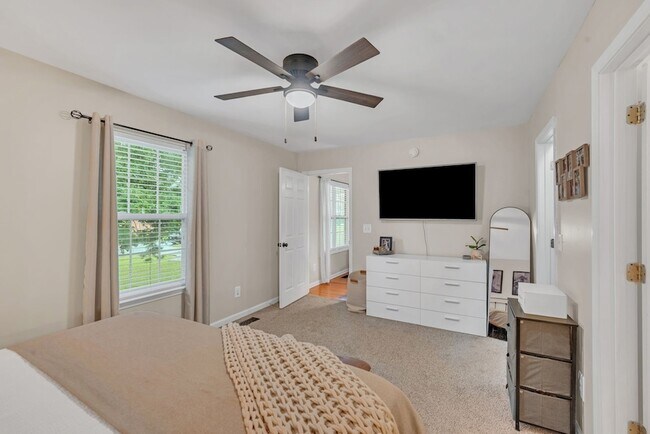 Building Photo - 2029 Sunday Silence Dr