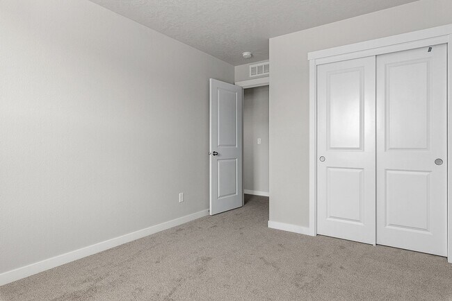 Building Photo - 3 Bed 2.5 Bath + Loft & Office located in the Greyhawk Subdivision