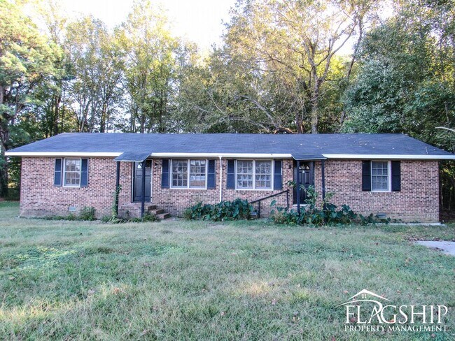 Building Photo - Duplex Between Greenville and Farmville