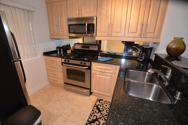 Building Photo - Charming Furnished Studio with Large Patio...