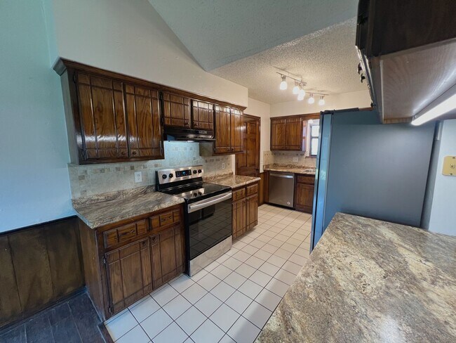 Building Photo - CHARMING 3 BED IN EDMOND!