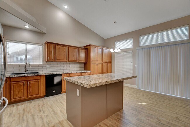 Building Photo - FOR RENT Palm Canyon