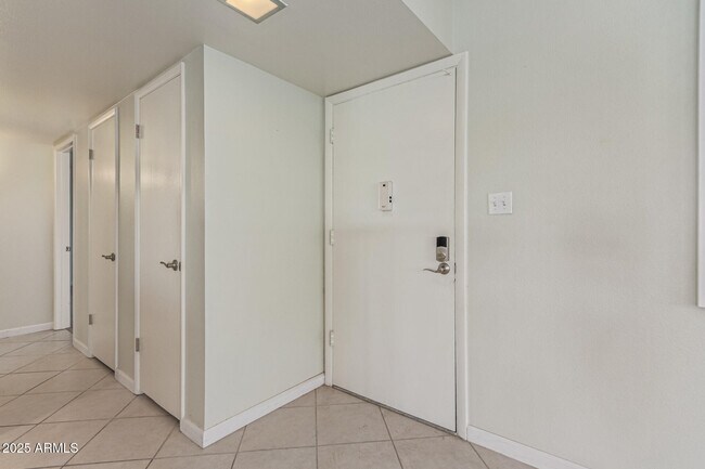 Building Photo - 12640 N Pebble Beach Dr