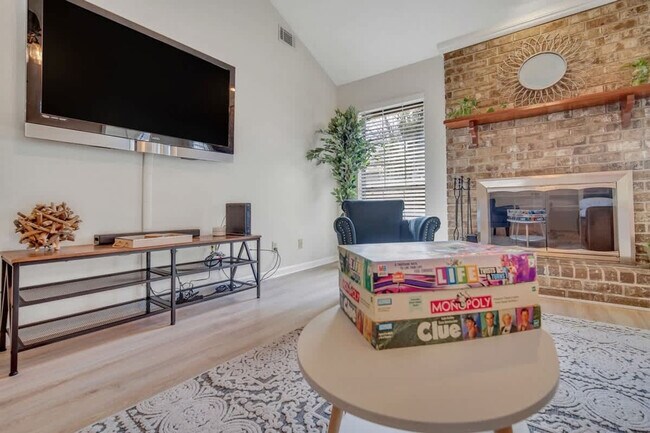 Building Photo - 313 Manden Rd