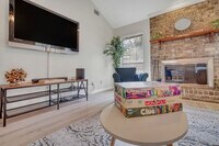 Building Photo - 313 Manden Rd