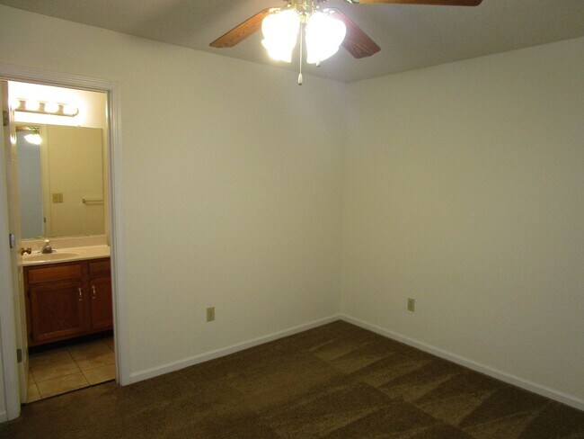 Building Photo - 4406-4408 Cheryl Ct.