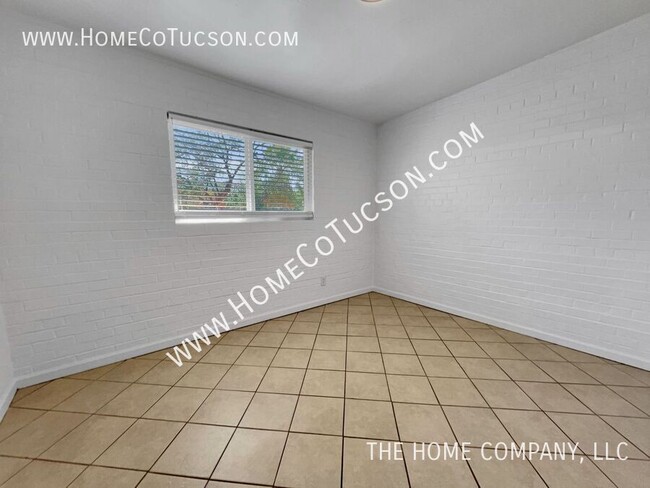 Building Photo - 720 W Alturas St
