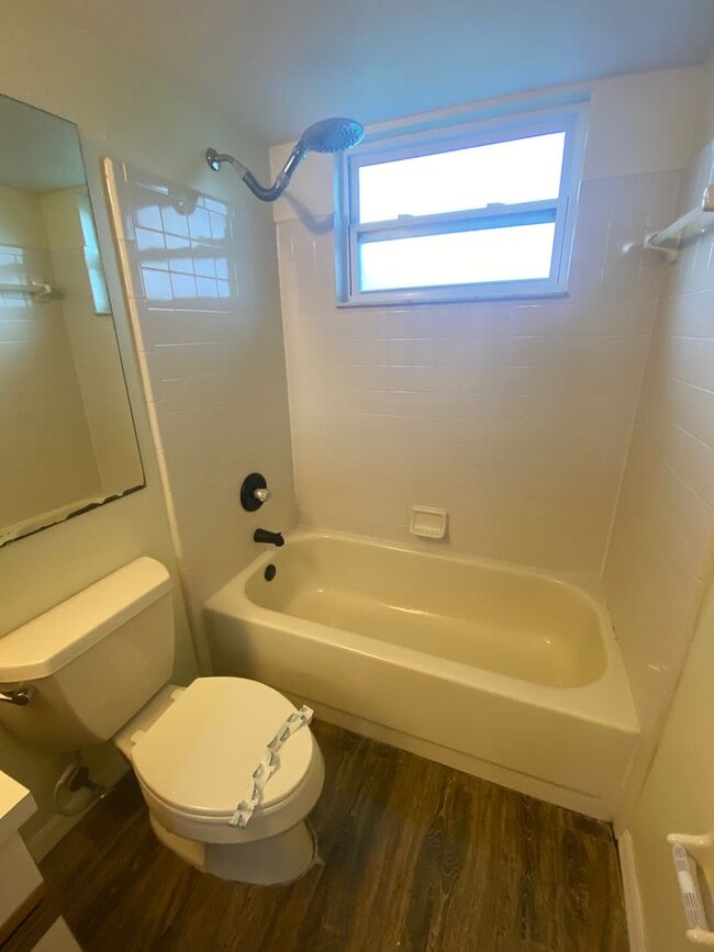 Building Photo - Great 3 Bedroom, 2 Bathroom condo in the V...