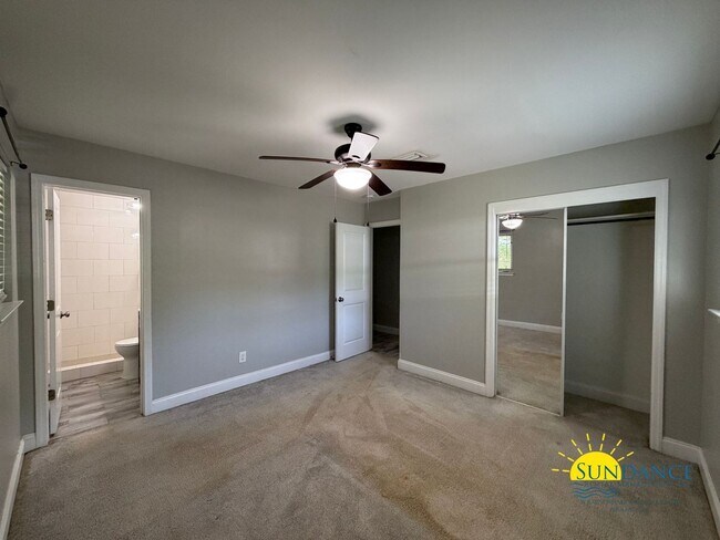 Building Photo - Great 3 Bedroom Home in Fort Walton Beach with Solar Panels-Near Hurlburt Field!