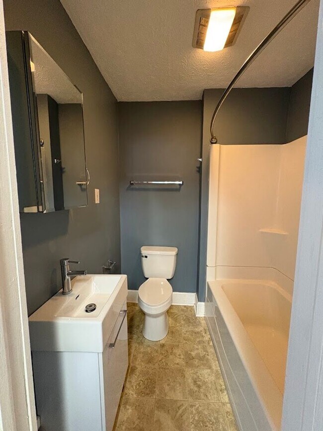 Building Photo - 1307 Market Ave N