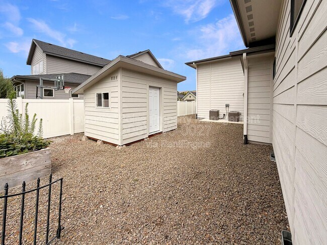 Building Photo - 8343 W Sparks Lake Dr