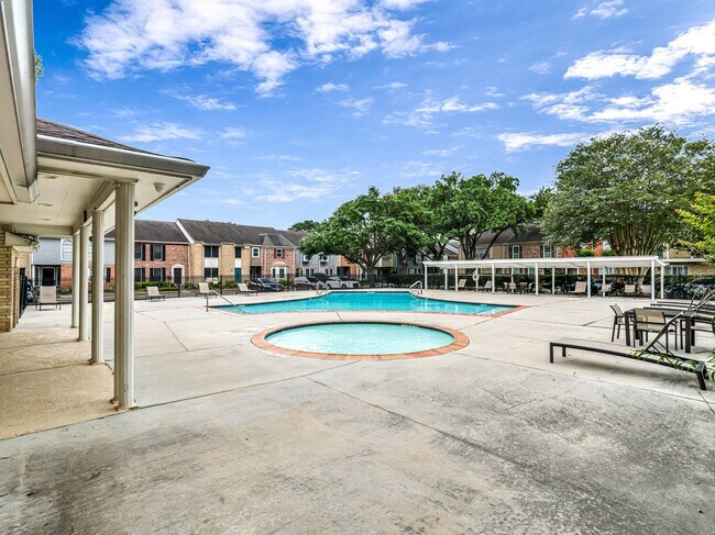 Building Photo - 1669 W Sam Houston Pkwy S