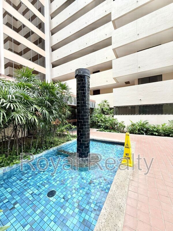 Building Photo - 555 Hahaione St